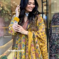 Beautiful flowers print kurti,  pant with cotton malmal dupatta - Image 2